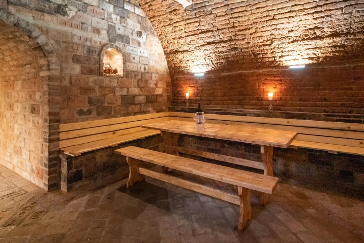 Archivní vinné sklepy penzion Venuše Mikulov Exterior foto